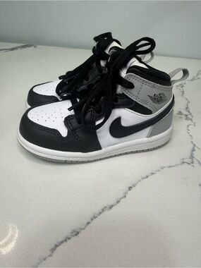 Nike  Air Jordan 1 Mid SE Diamond Athletic Shoes Boys 7c White/Black